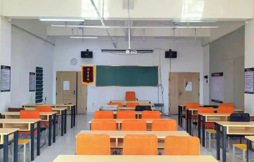 云南新东方培训学校高考复读班在云南高中学校里的独特风采