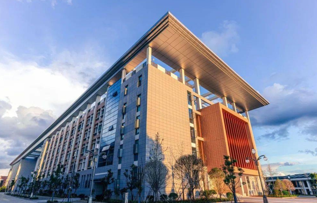 2025年云南省昭通市高考复读的利与弊：全面剖析助你理性抉择