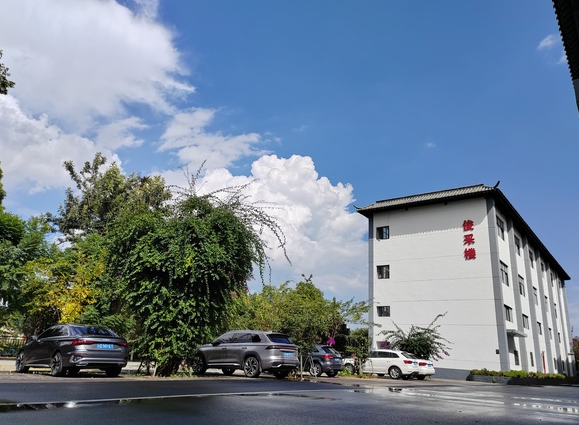 2026年昆明海亦丰中学高考复读优惠政策有些什么？