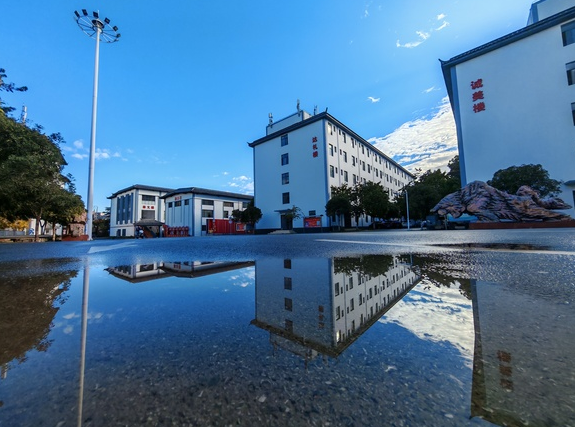 昆明佑亦丰学校2026年新高一优惠政策有些什么？