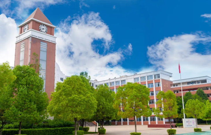 昆明高新实验学校新高一教学质量解析：名师领航，赋能成长