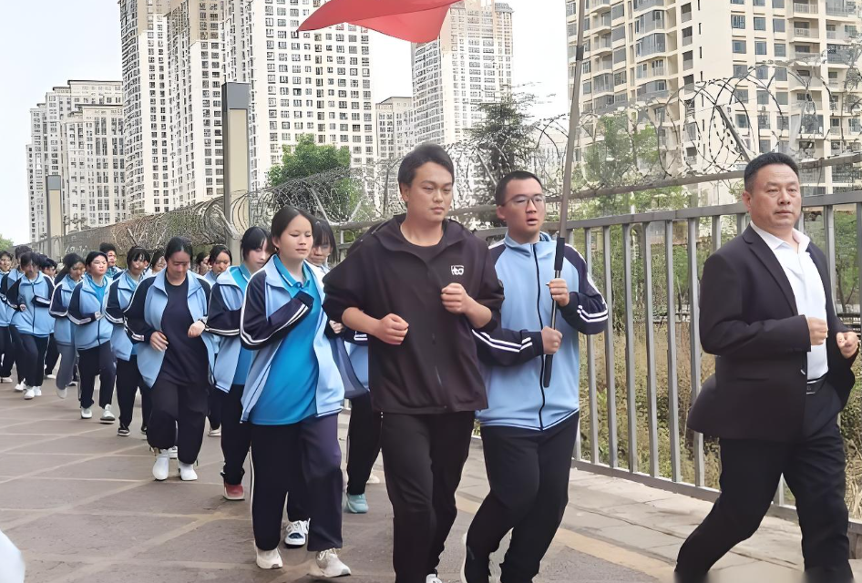 昆明钟英高考补习学校2026年高考复读教学质量|升学率|学校评价